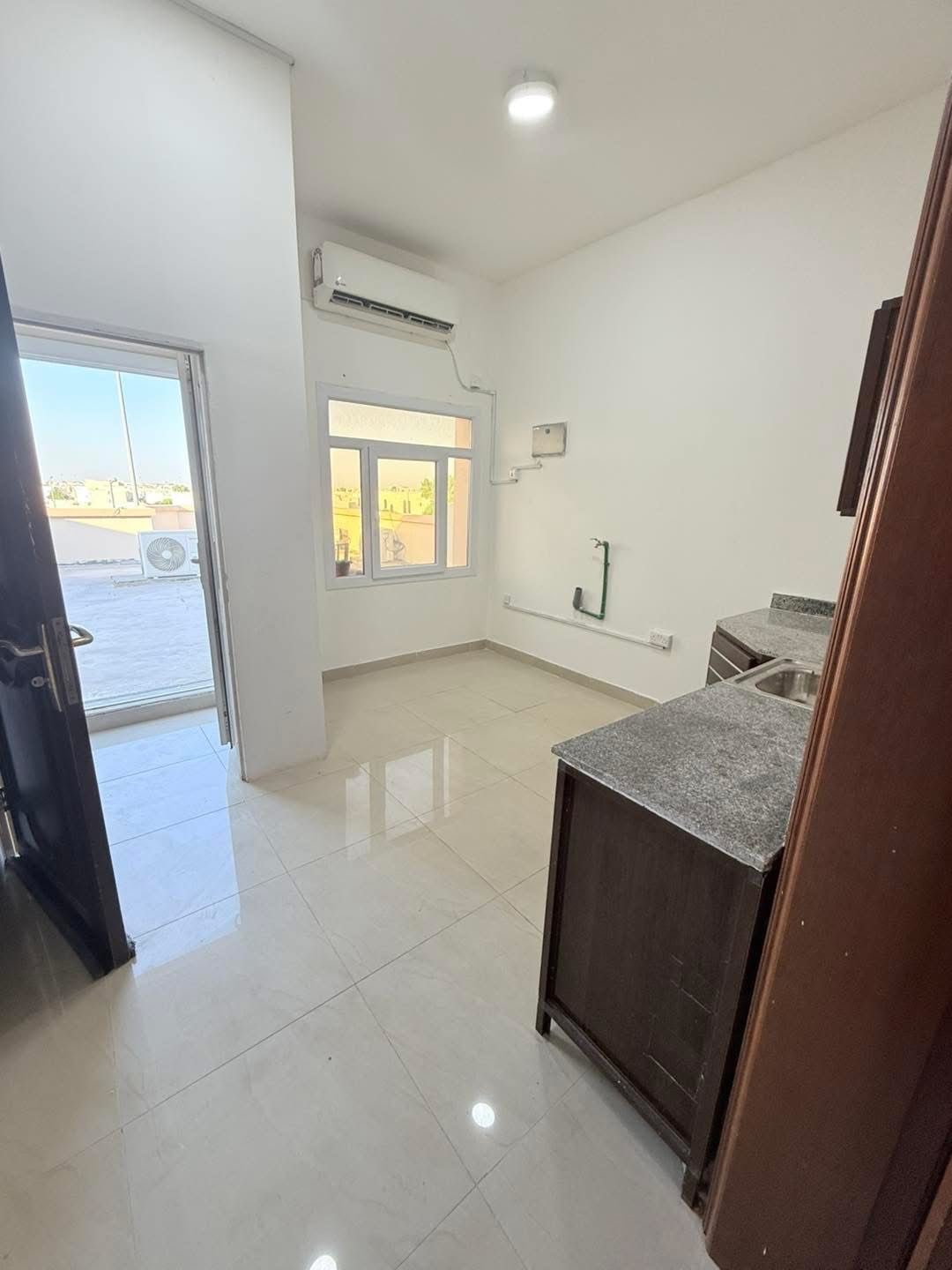 استوديو غير مفروشة للايجار في الوعب